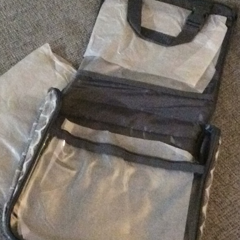 Hanging travel case
